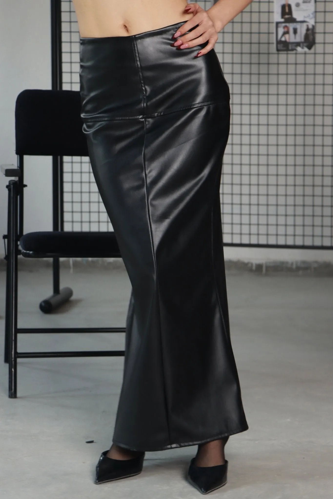 Black trumpet leather skirt